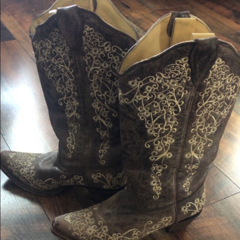 Corral boots